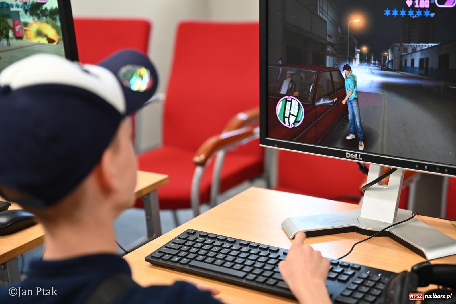 Zdjęcie w galerii na portalu naszraciborz.pl: Zamek Piastowski zamienił się w centrum gamingu. Kilkanaście tysięcy osób na VII Raciborskim Festiwalu Gamingowym wiadomości z regionu