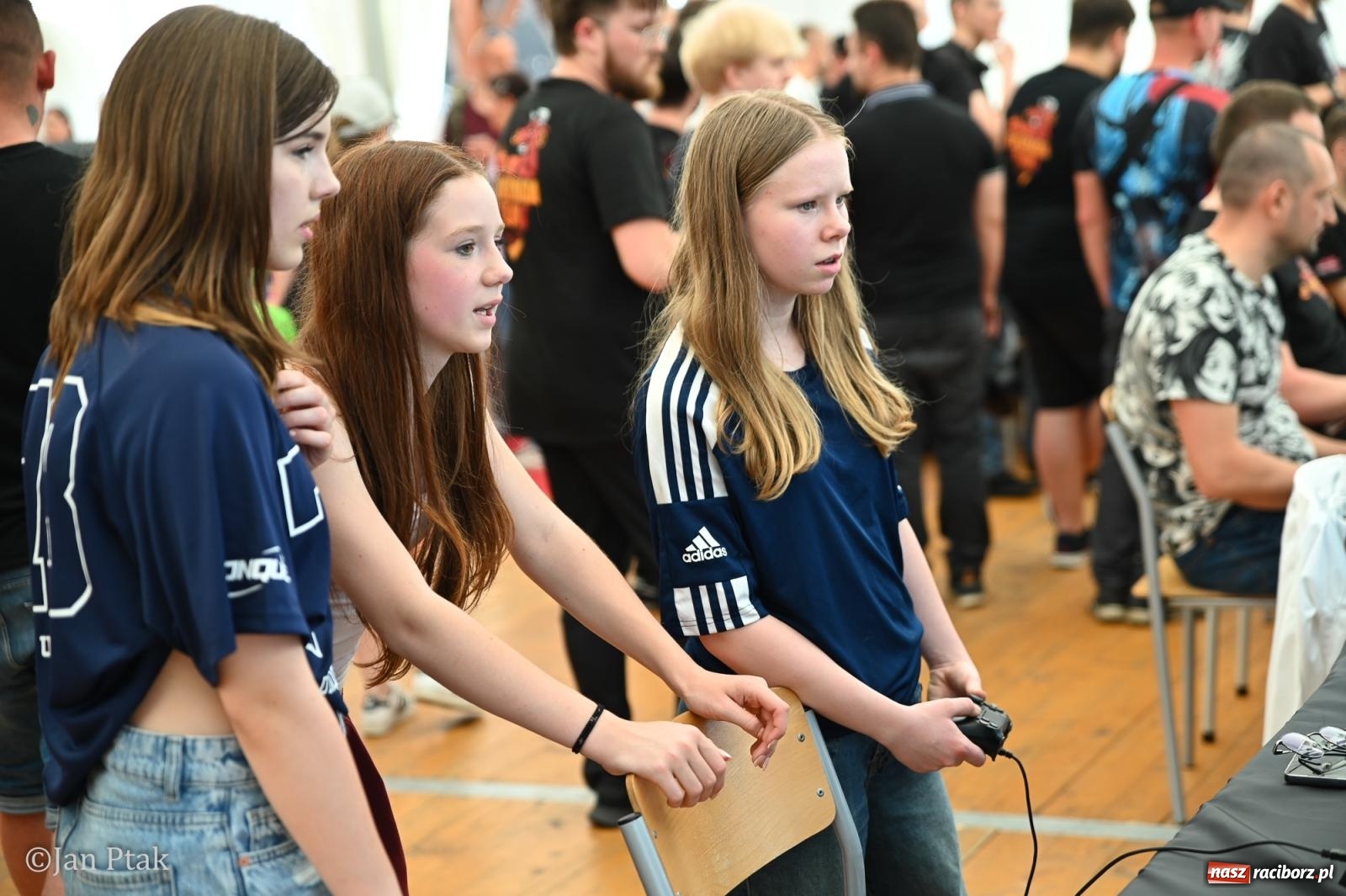 Zdjęcie w galerii na portalu naszraciborz.pl: Zamek Piastowski zamienił się w centrum gamingu. Kilkanaście tysięcy osób na VII Raciborskim Festiwalu Gamingowym wiadomości z regionu