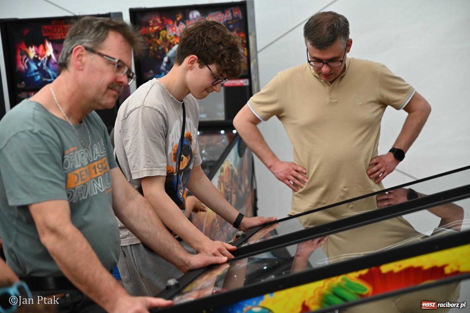 Zdjęcie w galerii na portalu naszraciborz.pl: Zamek Piastowski zamienił się w centrum gamingu. Kilkanaście tysięcy osób na VII Raciborskim Festiwalu Gamingowym wiadomości z regionu
