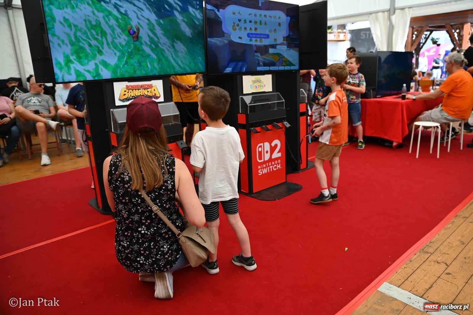 Zdjęcie w galerii na portalu naszraciborz.pl: Zamek Piastowski zamienił się w centrum gamingu. Kilkanaście tysięcy osób na VII Raciborskim Festiwalu Gamingowym wiadomości z regionu