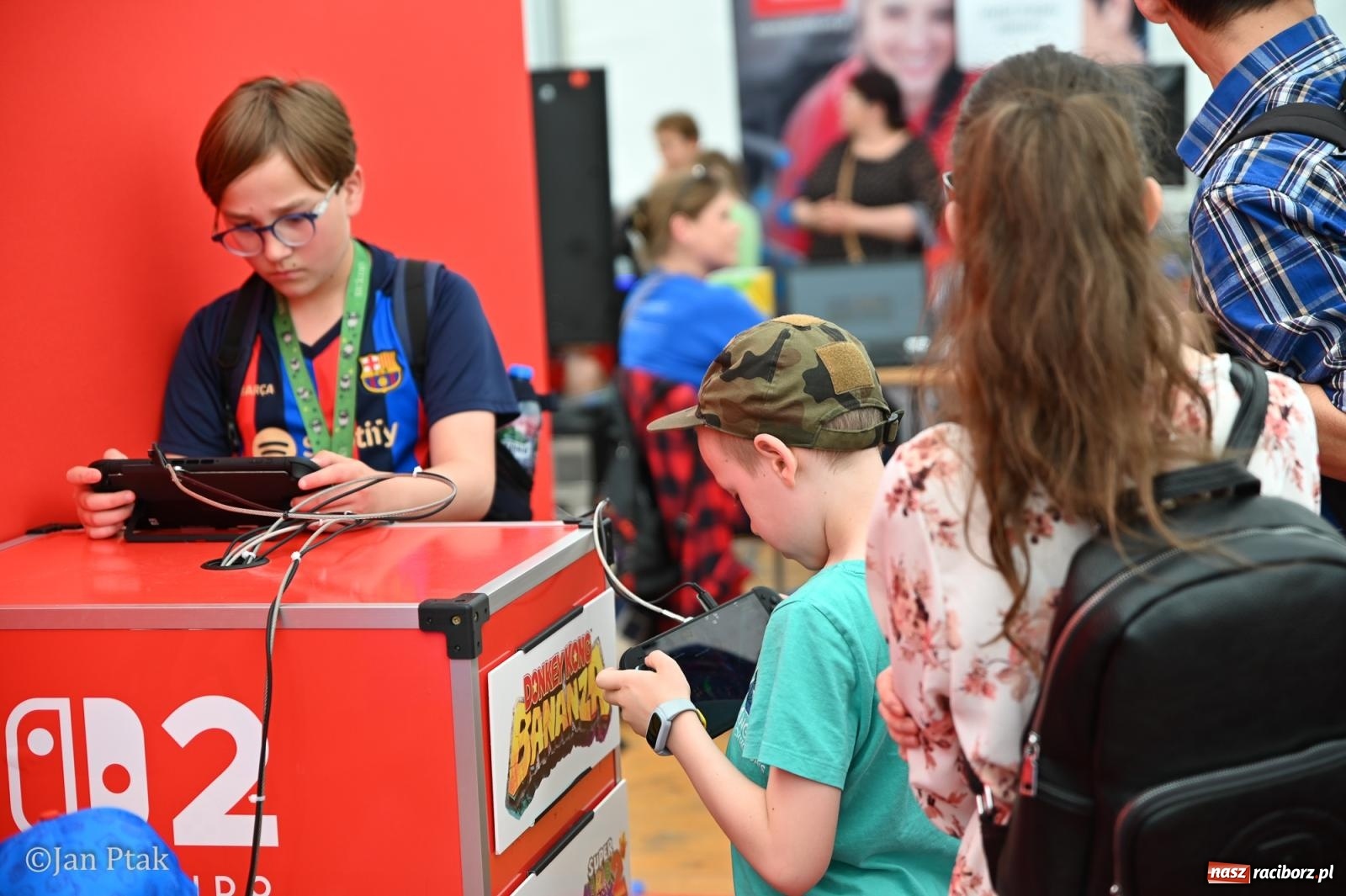 Zdjęcie w galerii na portalu naszraciborz.pl: Zamek Piastowski zamienił się w centrum gamingu. Kilkanaście tysięcy osób na VII Raciborskim Festiwalu Gamingowym wiadomości z regionu