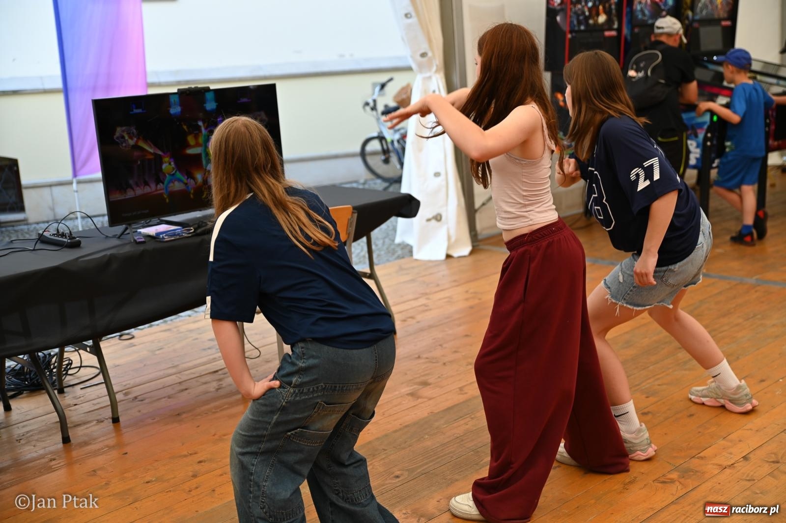 Zdjęcie w galerii na portalu naszraciborz.pl: Zamek Piastowski zamienił się w centrum gamingu. Kilkanaście tysięcy osób na VII Raciborskim Festiwalu Gamingowym wiadomości z regionu