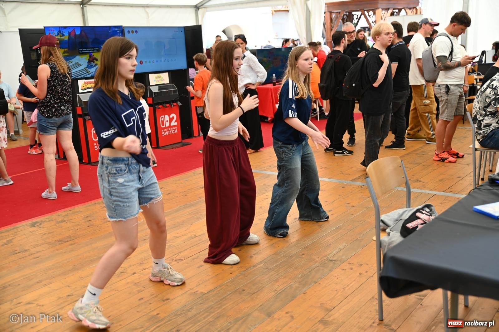 Zdjęcie w galerii na portalu naszraciborz.pl: Zamek Piastowski zamienił się w centrum gamingu. Kilkanaście tysięcy osób na VII Raciborskim Festiwalu Gamingowym wiadomości z regionu