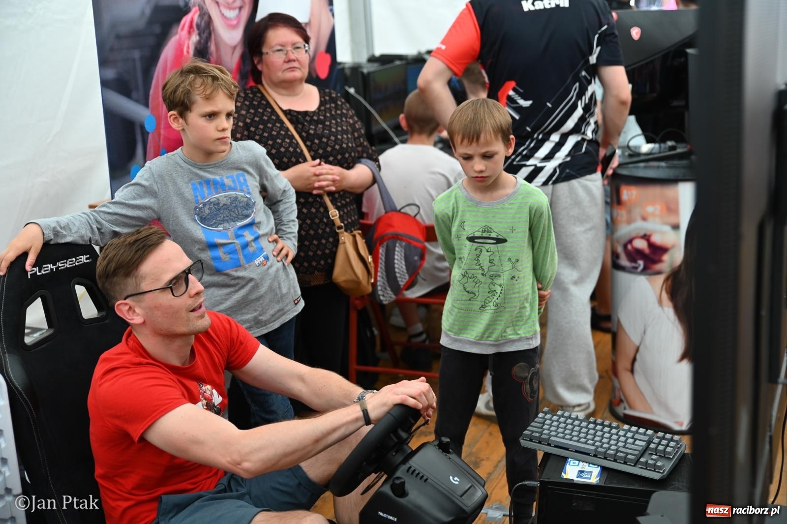 Zdjęcie w galerii na portalu naszraciborz.pl: Zamek Piastowski zamienił się w centrum gamingu. Kilkanaście tysięcy osób na VII Raciborskim Festiwalu Gamingowym wiadomości z regionu