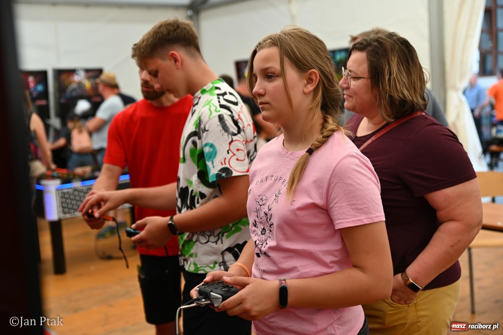 Zdjęcie w galerii na portalu naszraciborz.pl: Zamek Piastowski zamienił się w centrum gamingu. Kilkanaście tysięcy osób na VII Raciborskim Festiwalu Gamingowym wiadomości z regionu