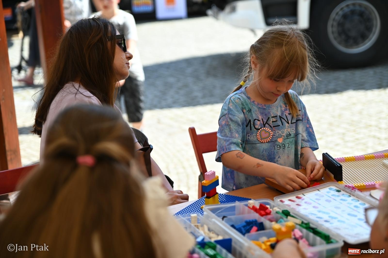 Zdjęcie w galerii na portalu naszraciborz.pl: Zamek Piastowski zamienił się w centrum gamingu. Kilkanaście tysięcy osób na VII Raciborskim Festiwalu Gamingowym wiadomości z regionu