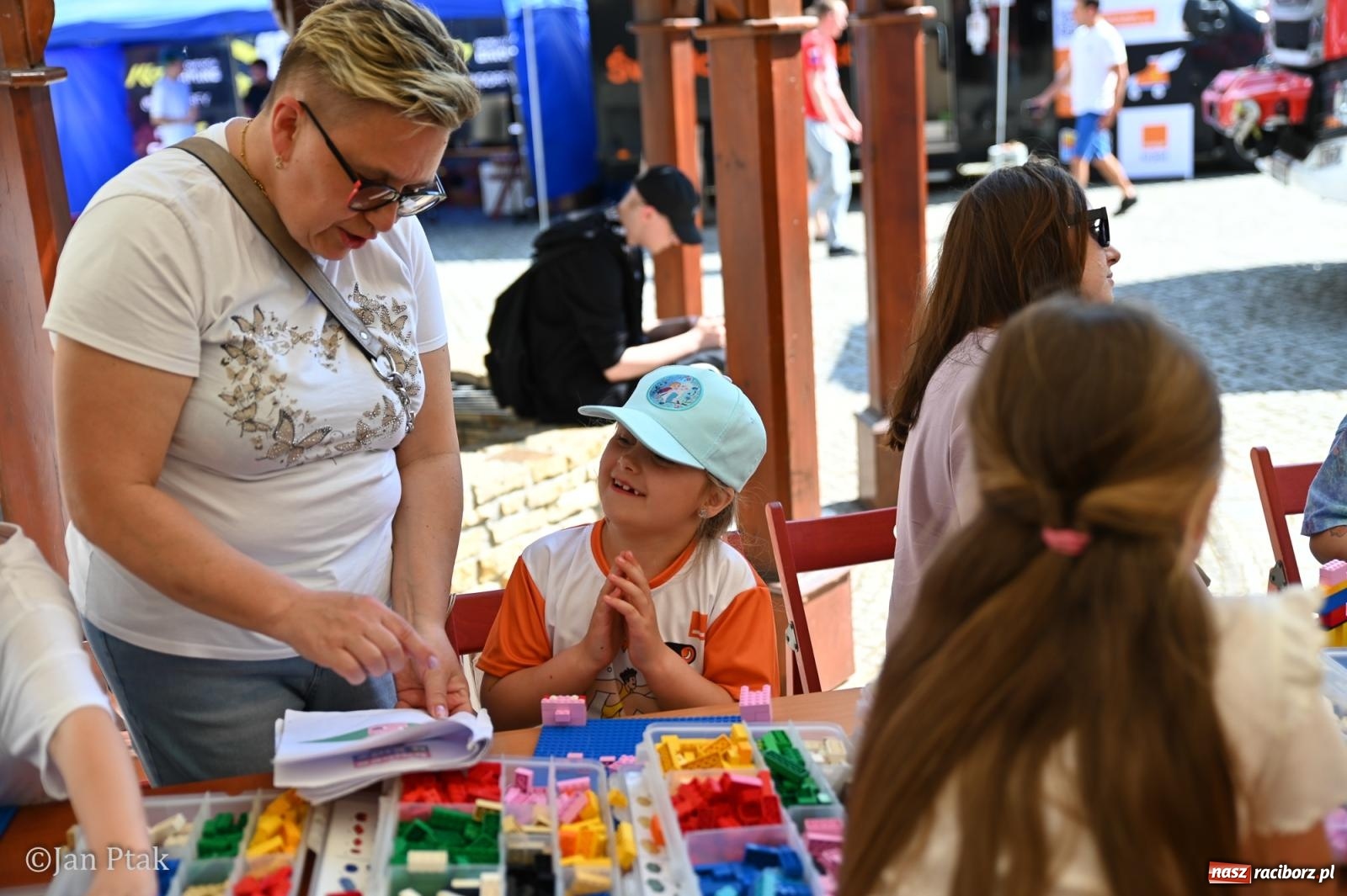 Zdjęcie w galerii na portalu naszraciborz.pl: Zamek Piastowski zamienił się w centrum gamingu. Kilkanaście tysięcy osób na VII Raciborskim Festiwalu Gamingowym wiadomości z regionu