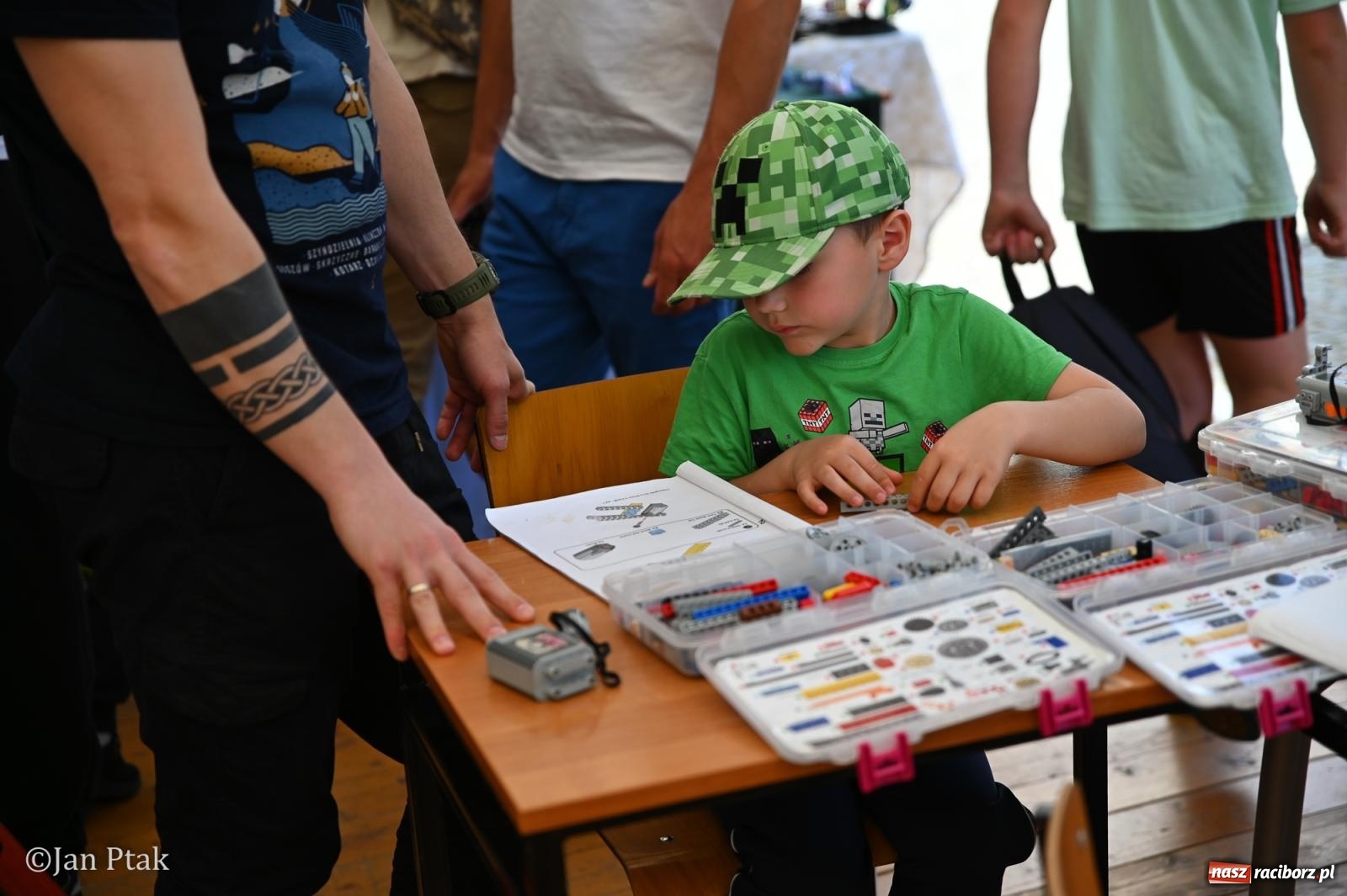 Zdjęcie w galerii na portalu naszraciborz.pl: Zamek Piastowski zamienił się w centrum gamingu. Kilkanaście tysięcy osób na VII Raciborskim Festiwalu Gamingowym wiadomości z regionu