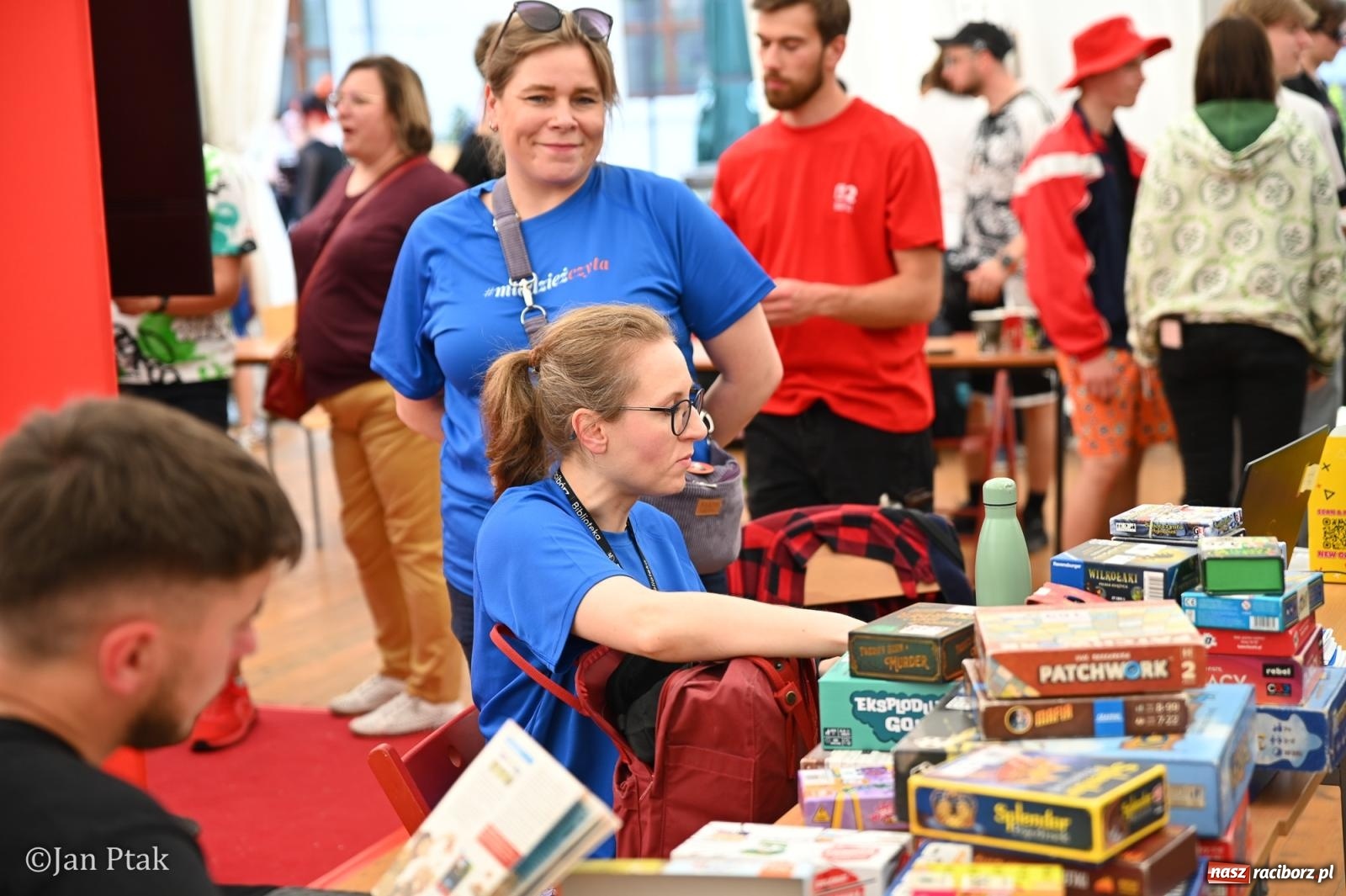 Zdjęcie w galerii na portalu naszraciborz.pl: Zamek Piastowski zamienił się w centrum gamingu. Kilkanaście tysięcy osób na VII Raciborskim Festiwalu Gamingowym wiadomości z regionu