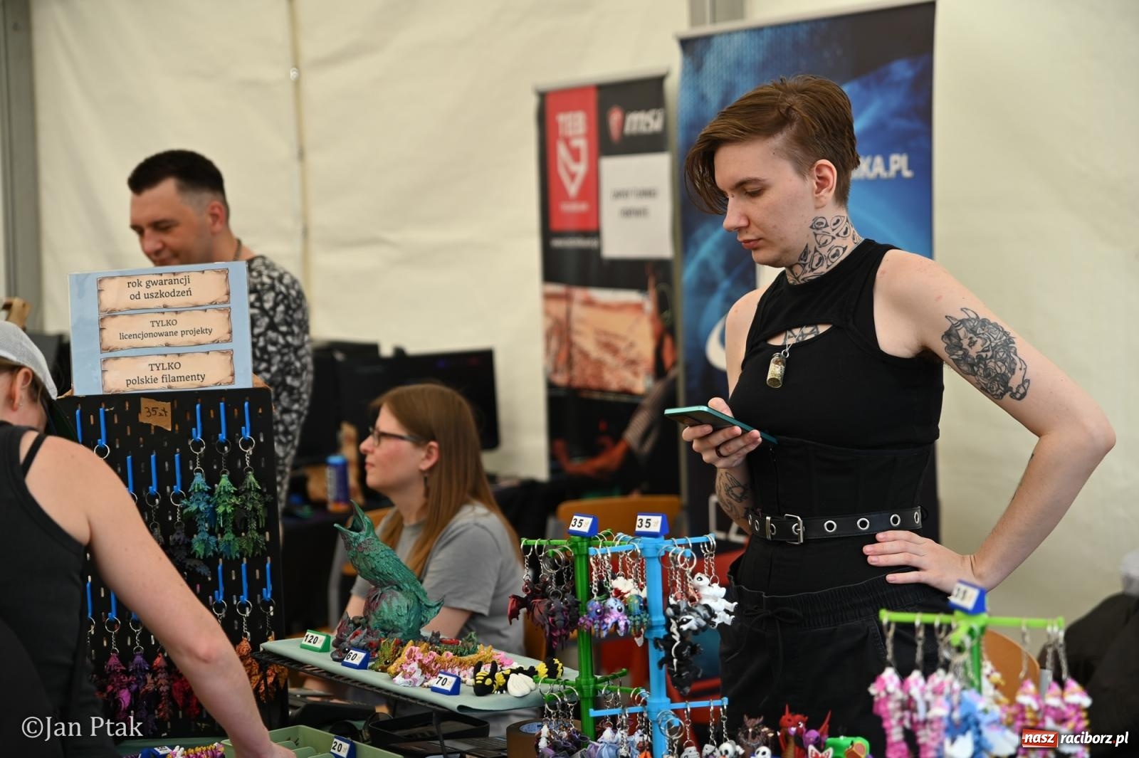 Zdjęcie w galerii na portalu naszraciborz.pl: Zamek Piastowski zamienił się w centrum gamingu. Kilkanaście tysięcy osób na VII Raciborskim Festiwalu Gamingowym wiadomości z regionu