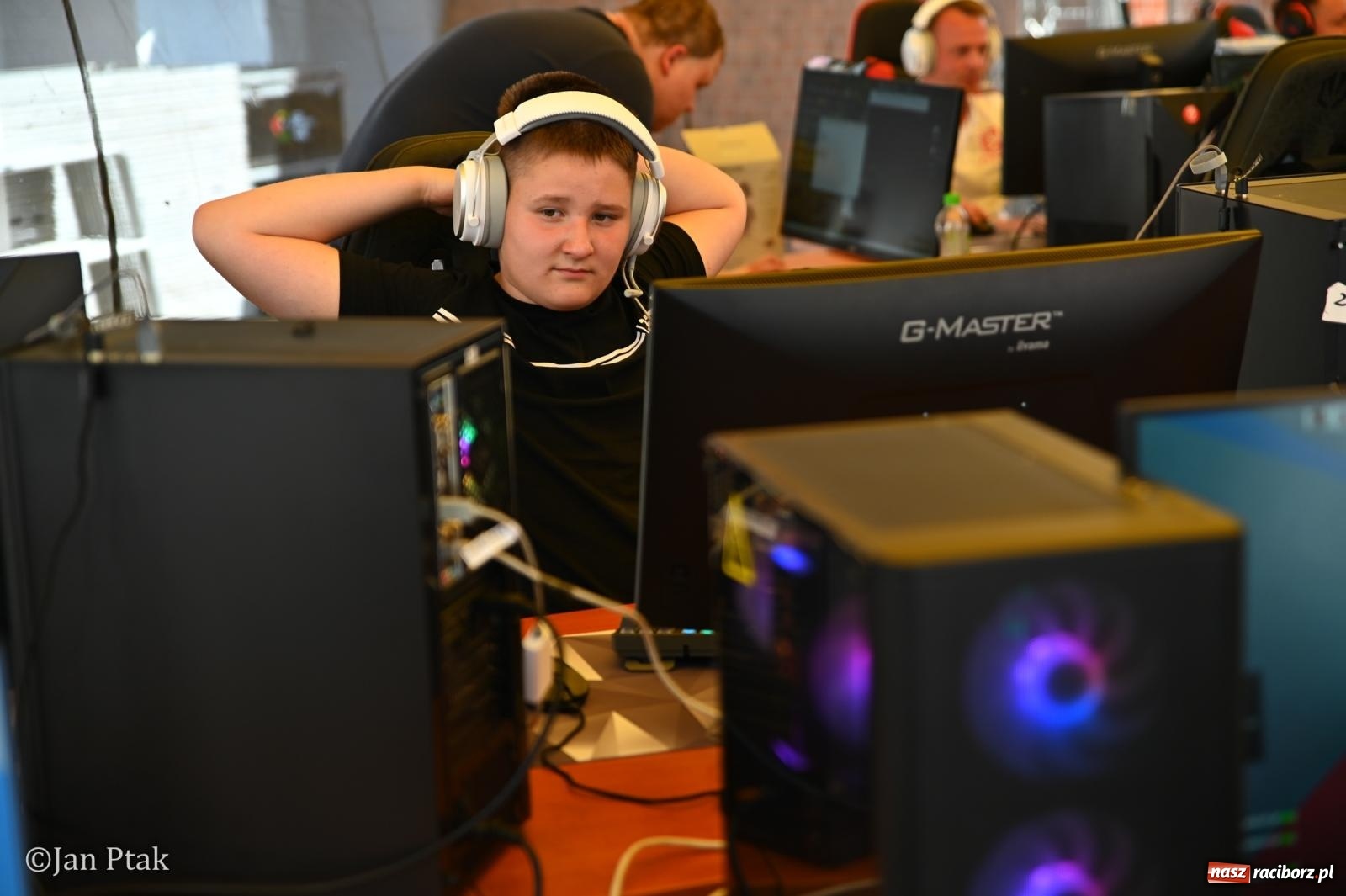 Zdjęcie w galerii na portalu naszraciborz.pl: Zamek Piastowski zamienił się w centrum gamingu. Kilkanaście tysięcy osób na VII Raciborskim Festiwalu Gamingowym wiadomości z regionu