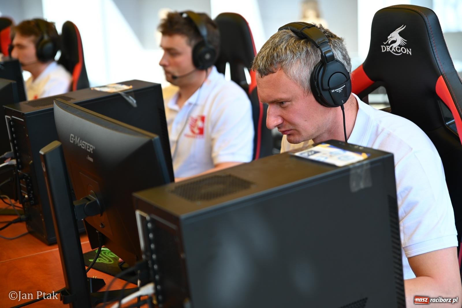 Zdjęcie w galerii na portalu naszraciborz.pl: Zamek Piastowski zamienił się w centrum gamingu. Kilkanaście tysięcy osób na VII Raciborskim Festiwalu Gamingowym wiadomości z regionu