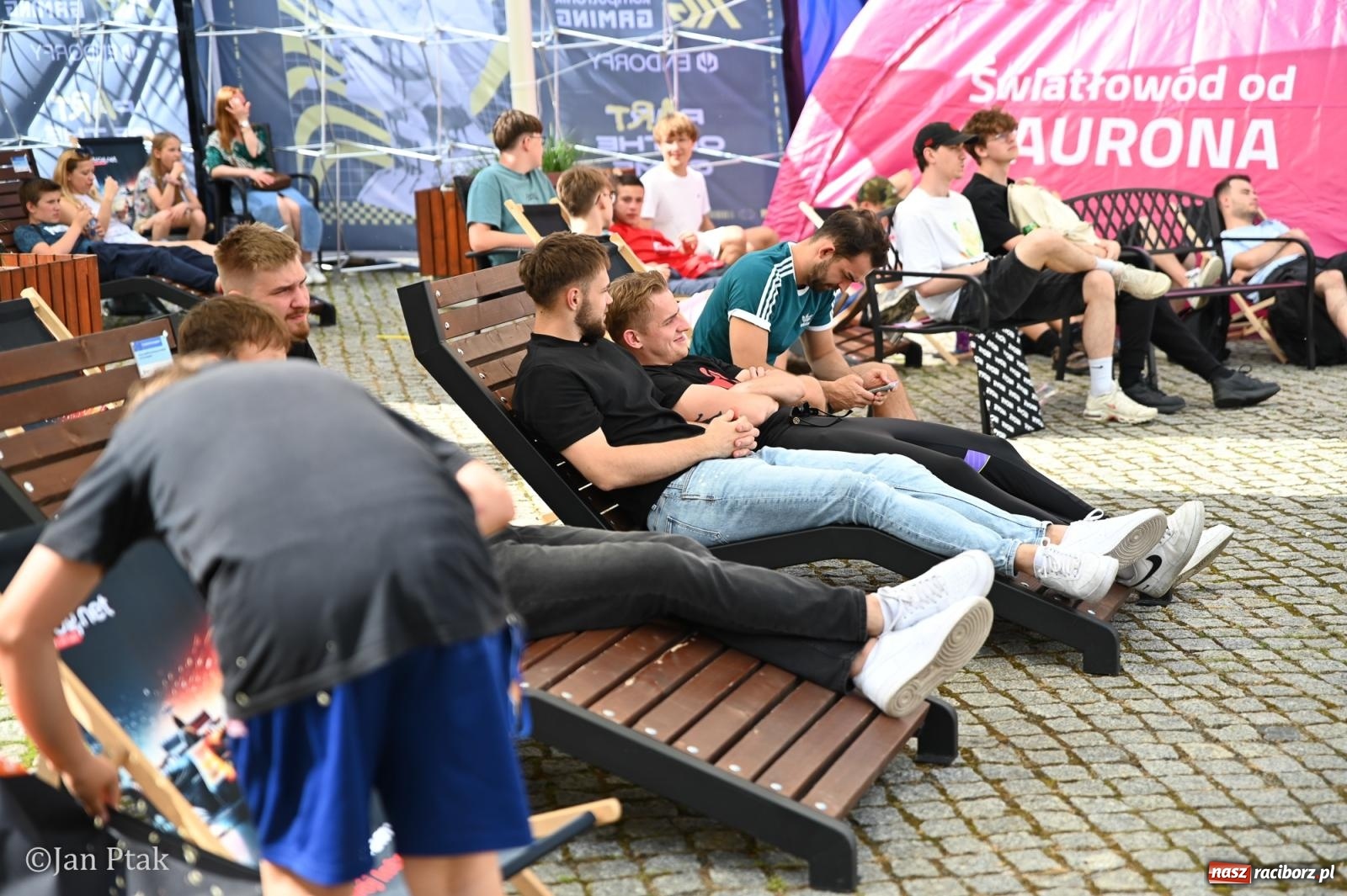Zdjęcie w galerii na portalu naszraciborz.pl: Zamek Piastowski zamienił się w centrum gamingu. Kilkanaście tysięcy osób na VII Raciborskim Festiwalu Gamingowym wiadomości z regionu