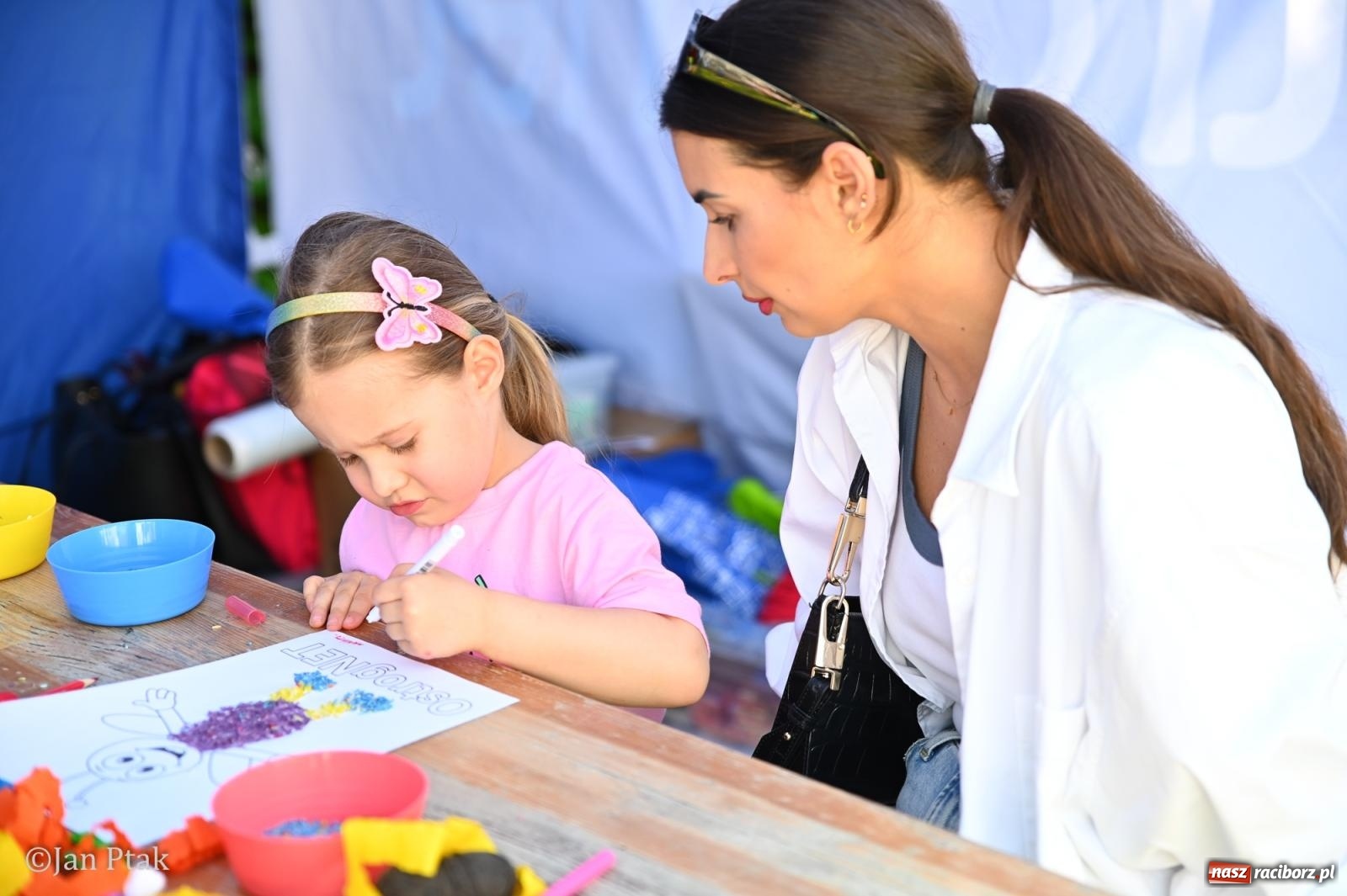 Zdjęcie w galerii na portalu naszraciborz.pl: Zamek Piastowski zamienił się w centrum gamingu. Kilkanaście tysięcy osób na VII Raciborskim Festiwalu Gamingowym wiadomości z regionu