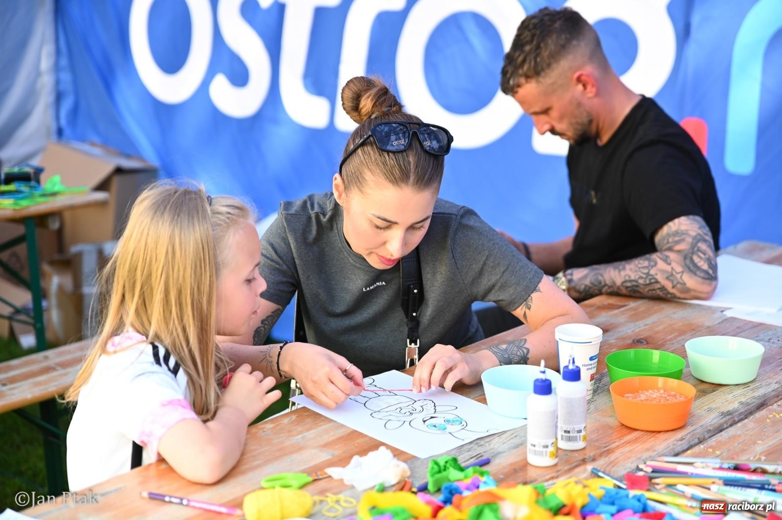Zdjęcie w galerii na portalu naszraciborz.pl: Zamek Piastowski zamienił się w centrum gamingu. Kilkanaście tysięcy osób na VII Raciborskim Festiwalu Gamingowym wiadomości z regionu