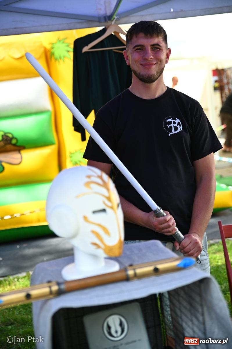 Zdjęcie w galerii na portalu naszraciborz.pl: Zamek Piastowski zamienił się w centrum gamingu. Kilkanaście tysięcy osób na VII Raciborskim Festiwalu Gamingowym wiadomości z regionu