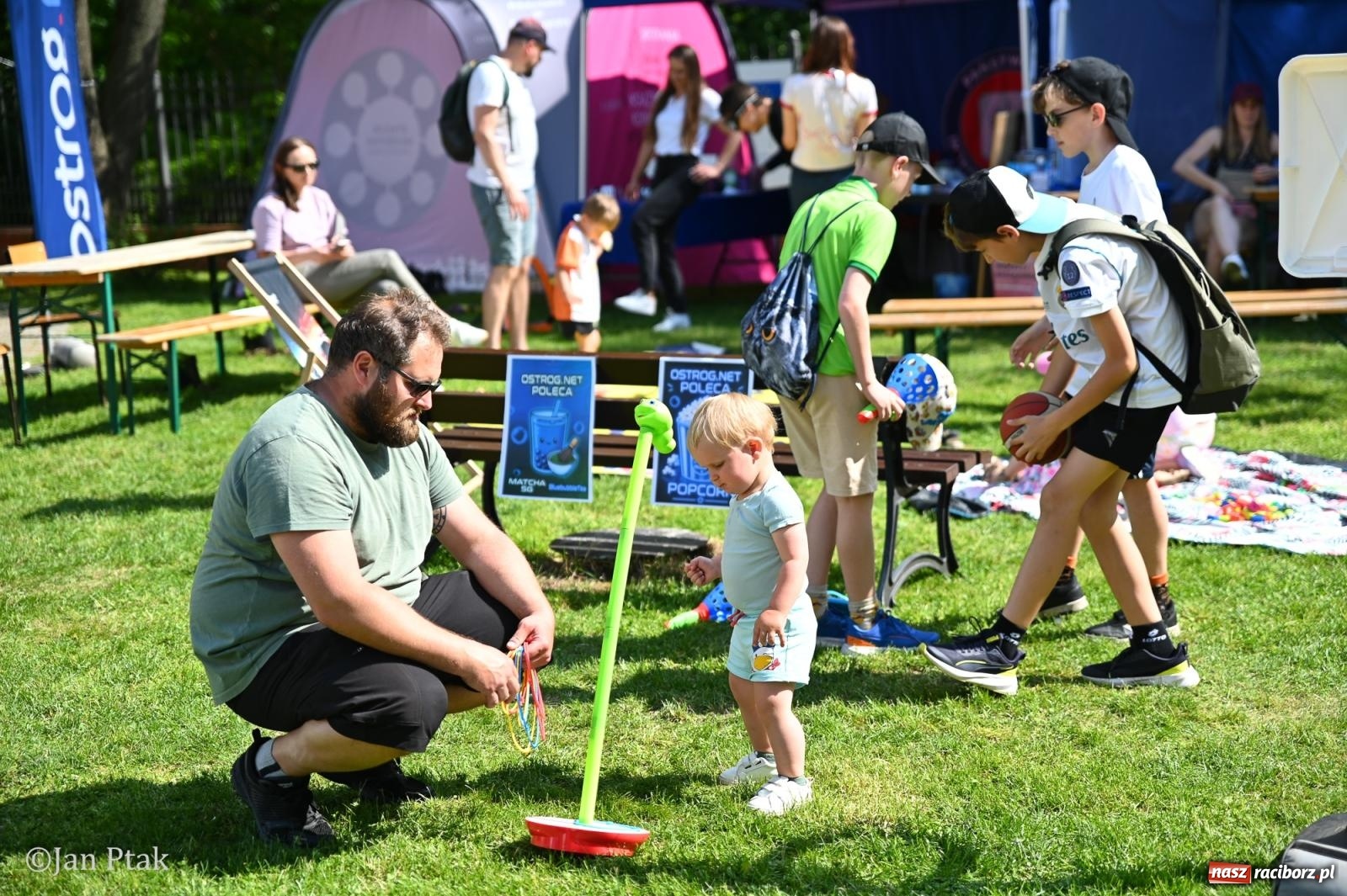 Zdjęcie w galerii na portalu naszraciborz.pl: Zamek Piastowski zamienił się w centrum gamingu. Kilkanaście tysięcy osób na VII Raciborskim Festiwalu Gamingowym wiadomości z regionu