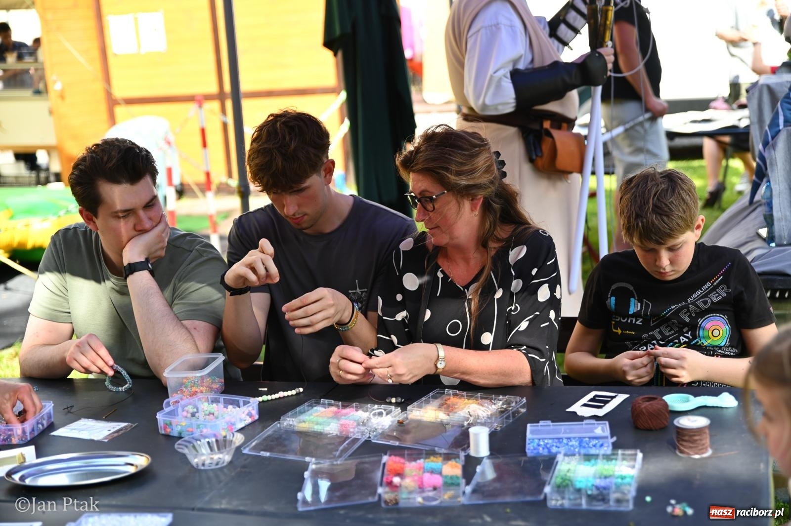 Zdjęcie w galerii na portalu naszraciborz.pl: Zamek Piastowski zamienił się w centrum gamingu. Kilkanaście tysięcy osób na VII Raciborskim Festiwalu Gamingowym wiadomości z regionu