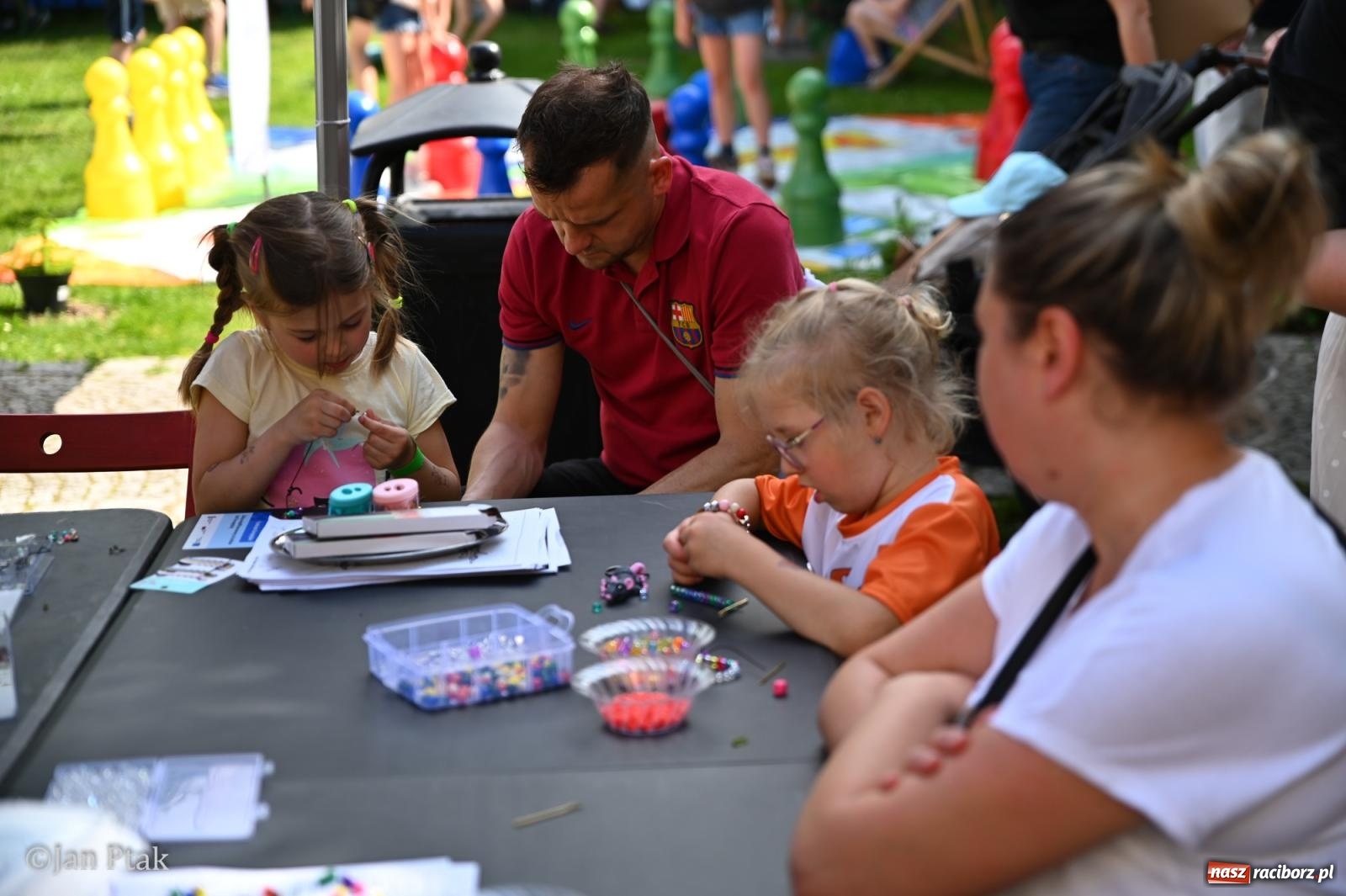Zdjęcie w galerii na portalu naszraciborz.pl: Zamek Piastowski zamienił się w centrum gamingu. Kilkanaście tysięcy osób na VII Raciborskim Festiwalu Gamingowym wiadomości z regionu