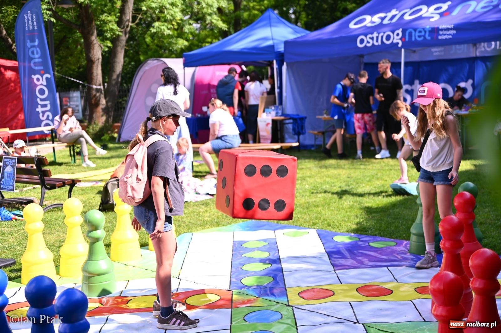 Zdjęcie w galerii na portalu naszraciborz.pl: Zamek Piastowski zamienił się w centrum gamingu. Kilkanaście tysięcy osób na VII Raciborskim Festiwalu Gamingowym wiadomości z regionu