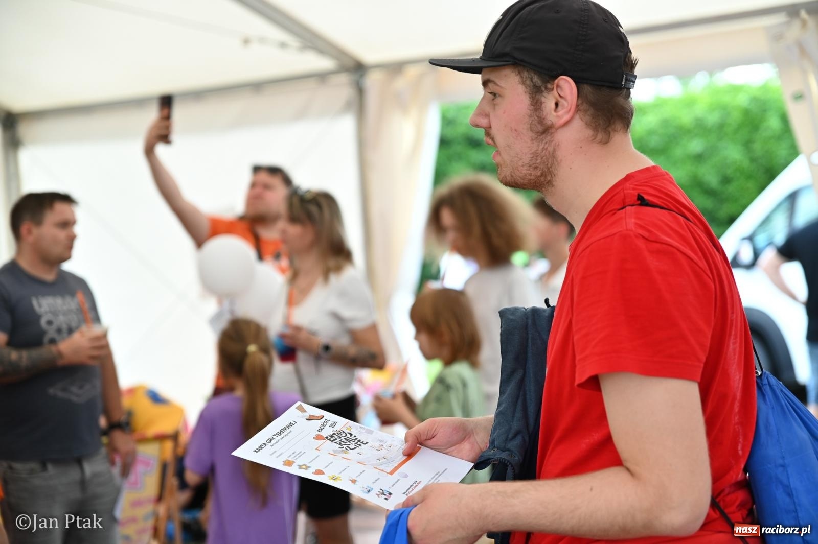 Zdjęcie w galerii na portalu naszraciborz.pl: Zamek Piastowski zamienił się w centrum gamingu. Kilkanaście tysięcy osób na VII Raciborskim Festiwalu Gamingowym wiadomości z regionu