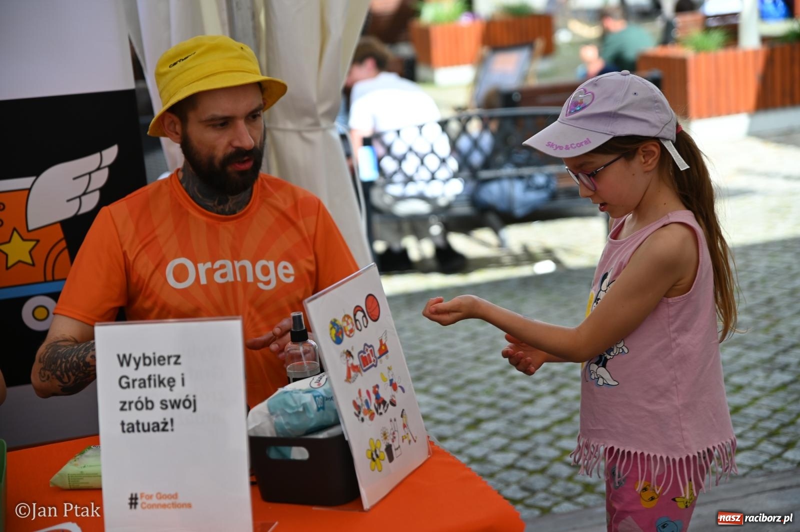 Zdjęcie w galerii na portalu naszraciborz.pl: Zamek Piastowski zamienił się w centrum gamingu. Kilkanaście tysięcy osób na VII Raciborskim Festiwalu Gamingowym wiadomości z regionu