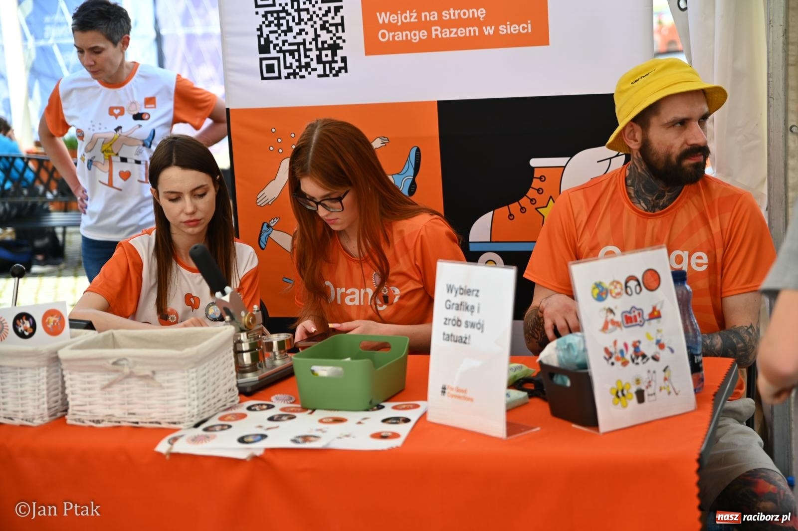 Zdjęcie w galerii na portalu naszraciborz.pl: Zamek Piastowski zamienił się w centrum gamingu. Kilkanaście tysięcy osób na VII Raciborskim Festiwalu Gamingowym wiadomości z regionu