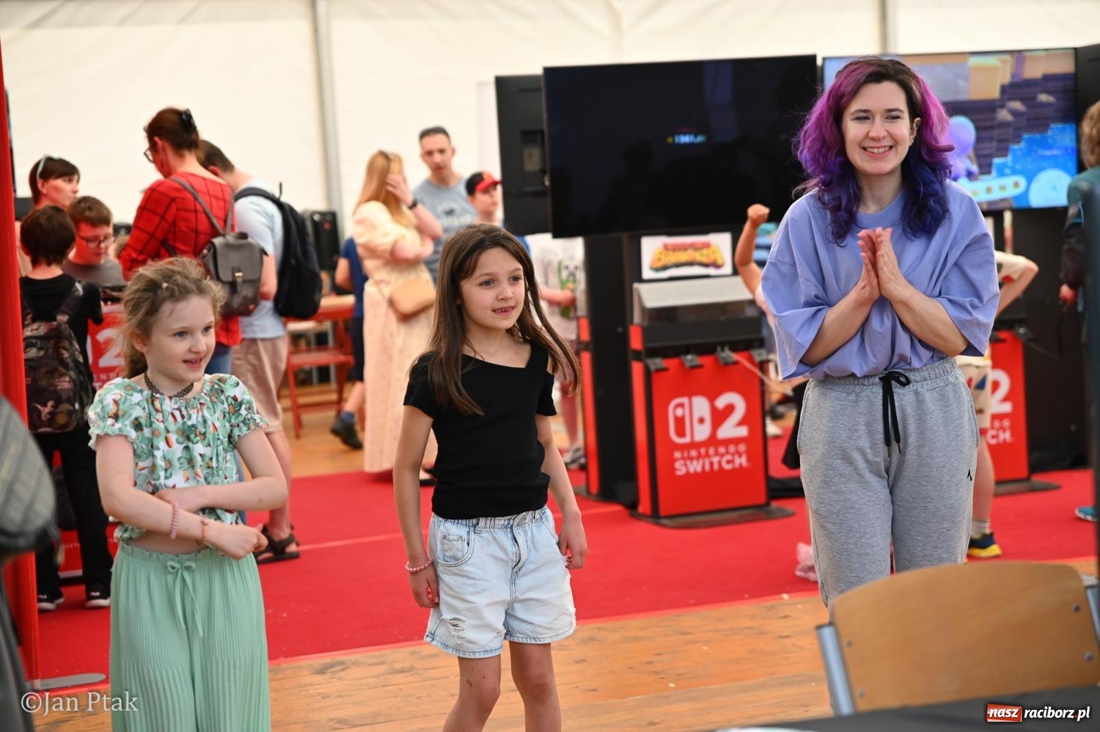 Zdjęcie w galerii na portalu naszraciborz.pl: Zamek Piastowski zamienił się w centrum gamingu. Kilkanaście tysięcy osób na VII Raciborskim Festiwalu Gamingowym wiadomości z regionu