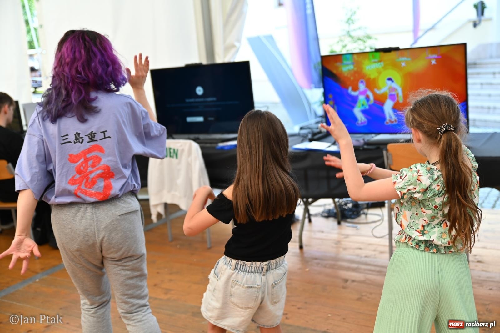 Zdjęcie w galerii na portalu naszraciborz.pl: Zamek Piastowski zamienił się w centrum gamingu. Kilkanaście tysięcy osób na VII Raciborskim Festiwalu Gamingowym wiadomości z regionu