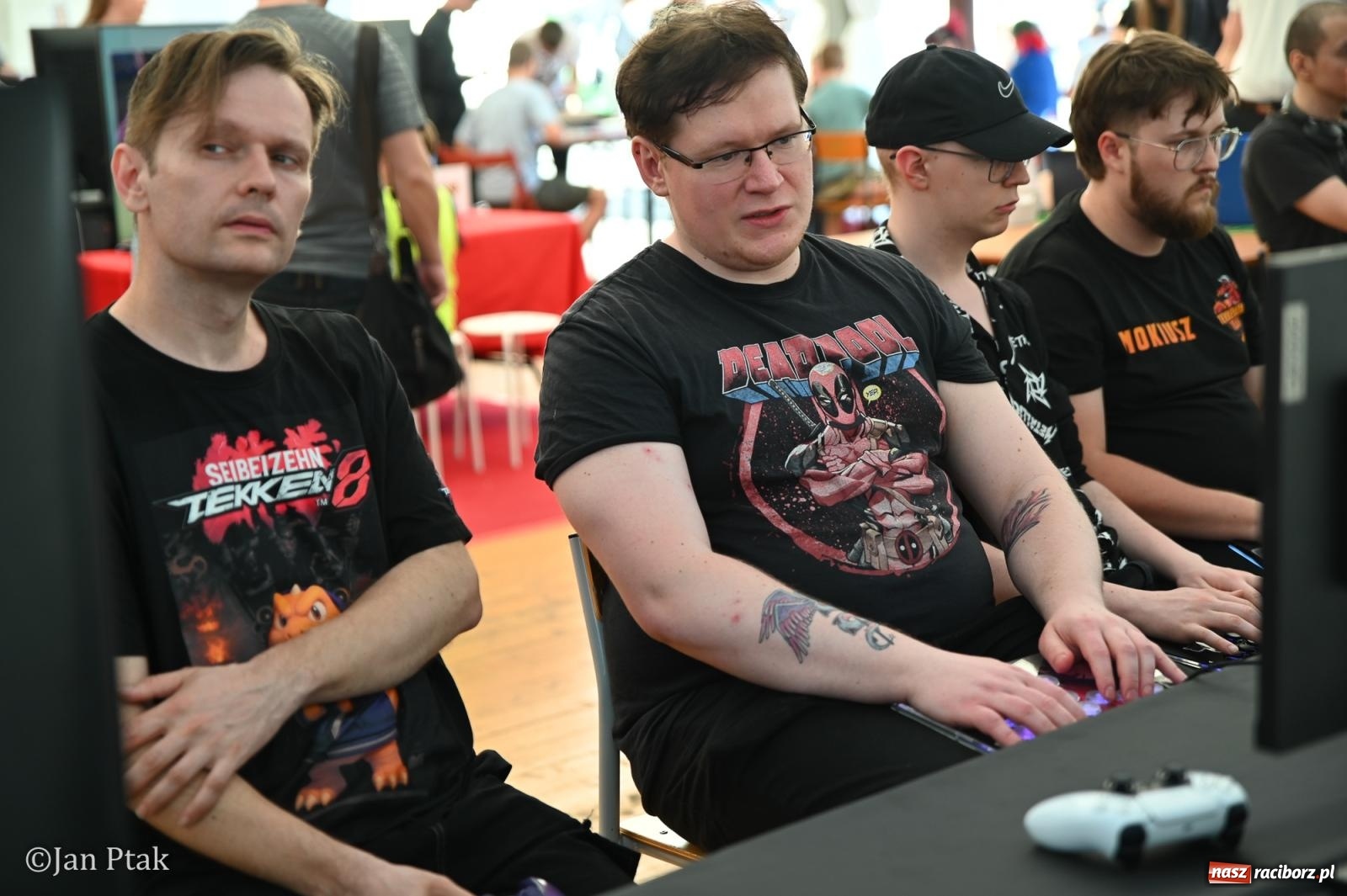 Zdjęcie w galerii na portalu naszraciborz.pl: Zamek Piastowski zamienił się w centrum gamingu. Kilkanaście tysięcy osób na VII Raciborskim Festiwalu Gamingowym wiadomości z regionu