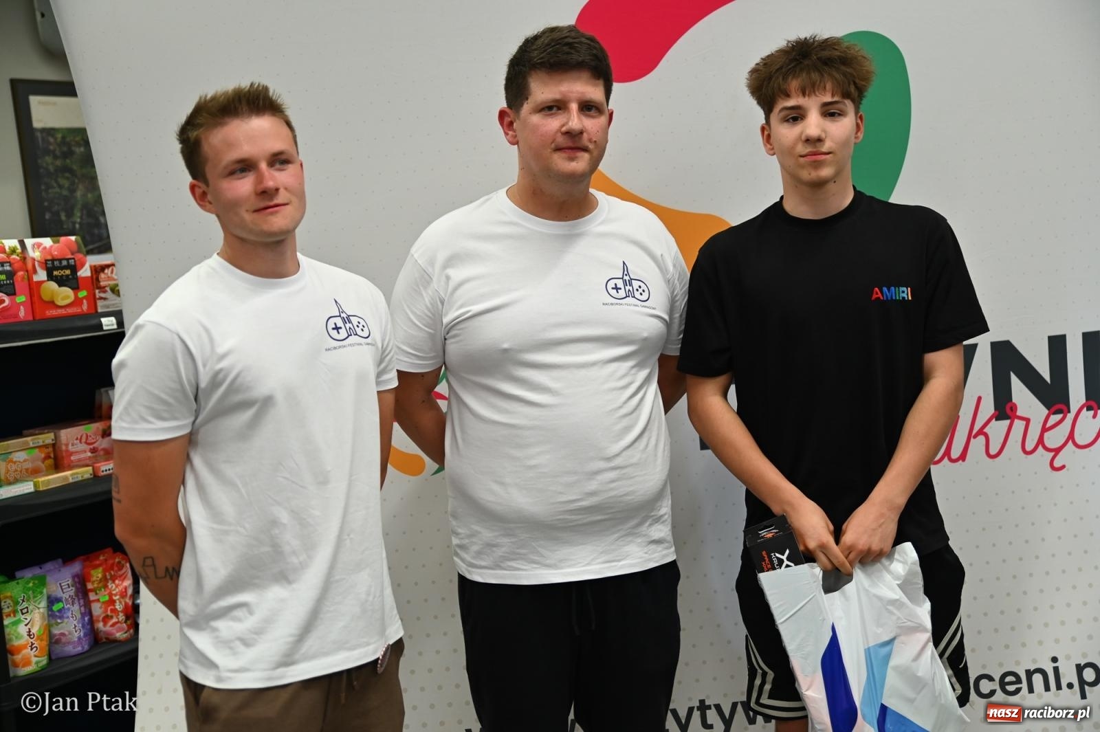 Zdjęcie w galerii na portalu naszraciborz.pl: Zamek Piastowski zamienił się w centrum gamingu. Kilkanaście tysięcy osób na VII Raciborskim Festiwalu Gamingowym wiadomości z regionu