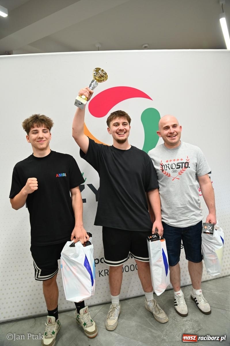 Zdjęcie w galerii na portalu naszraciborz.pl: Zamek Piastowski zamienił się w centrum gamingu. Kilkanaście tysięcy osób na VII Raciborskim Festiwalu Gamingowym wiadomości z regionu