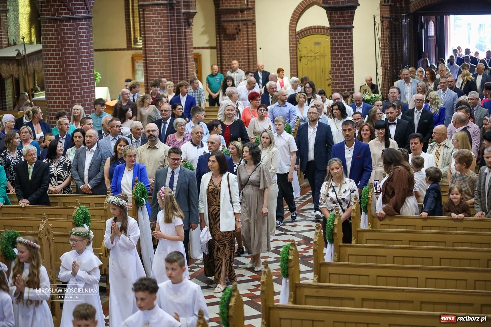 Zdjęcie w galerii na portalu naszraciborz.pl: Uroczystość I komunii świętej w parafii Stara Wieś wiadomości z regionu