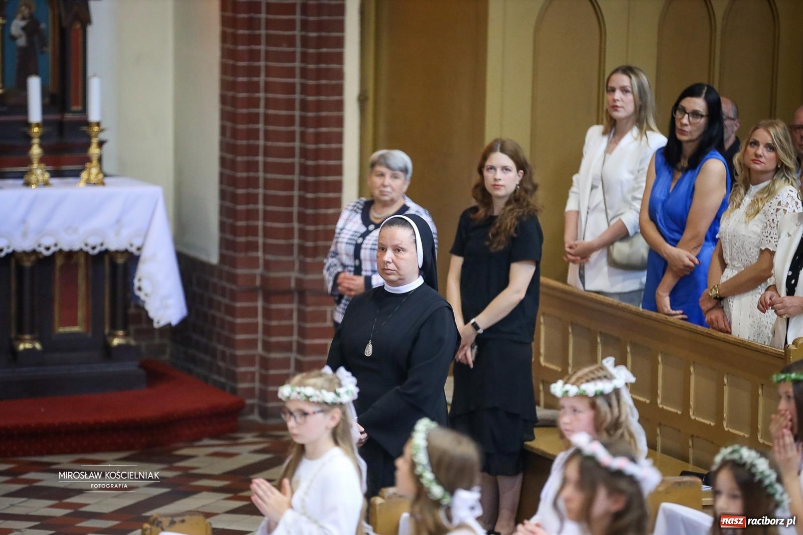 Zdjęcie w galerii na portalu naszraciborz.pl: Uroczystość I komunii świętej w parafii Stara Wieś wiadomości z regionu