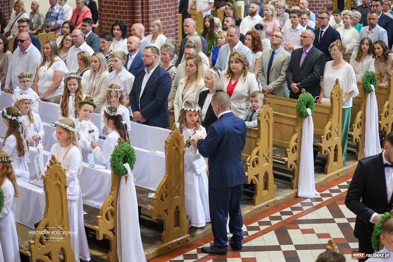 Zdjęcie w galerii na portalu naszraciborz.pl: Uroczystość I komunii świętej w parafii Stara Wieś wiadomości z regionu