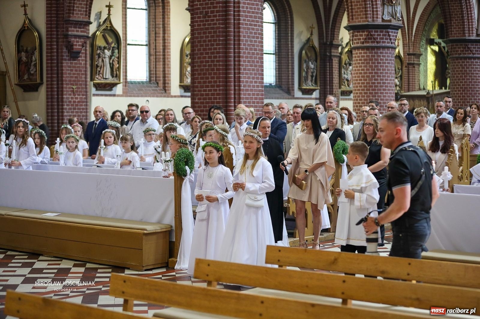 Zdjęcie w galerii na portalu naszraciborz.pl: Uroczystość I komunii świętej w parafii Stara Wieś wiadomości z regionu