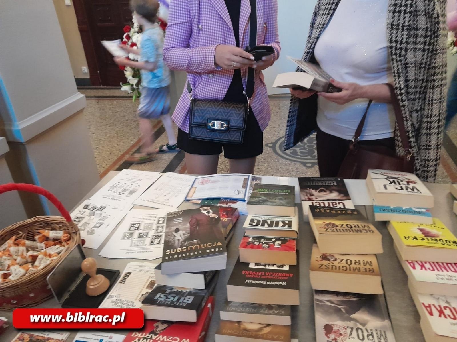 Zdjęcie w galerii na portalu naszraciborz.pl: Z książką w terenie, czyli biblioteka na miejskich wydarzeniach wiadomości z regionu