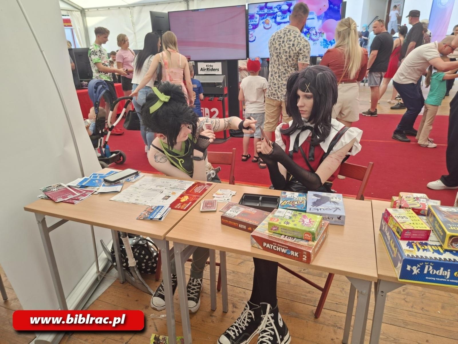 Zdjęcie w galerii na portalu naszraciborz.pl: Z książką w terenie, czyli biblioteka na miejskich wydarzeniach wiadomości z regionu