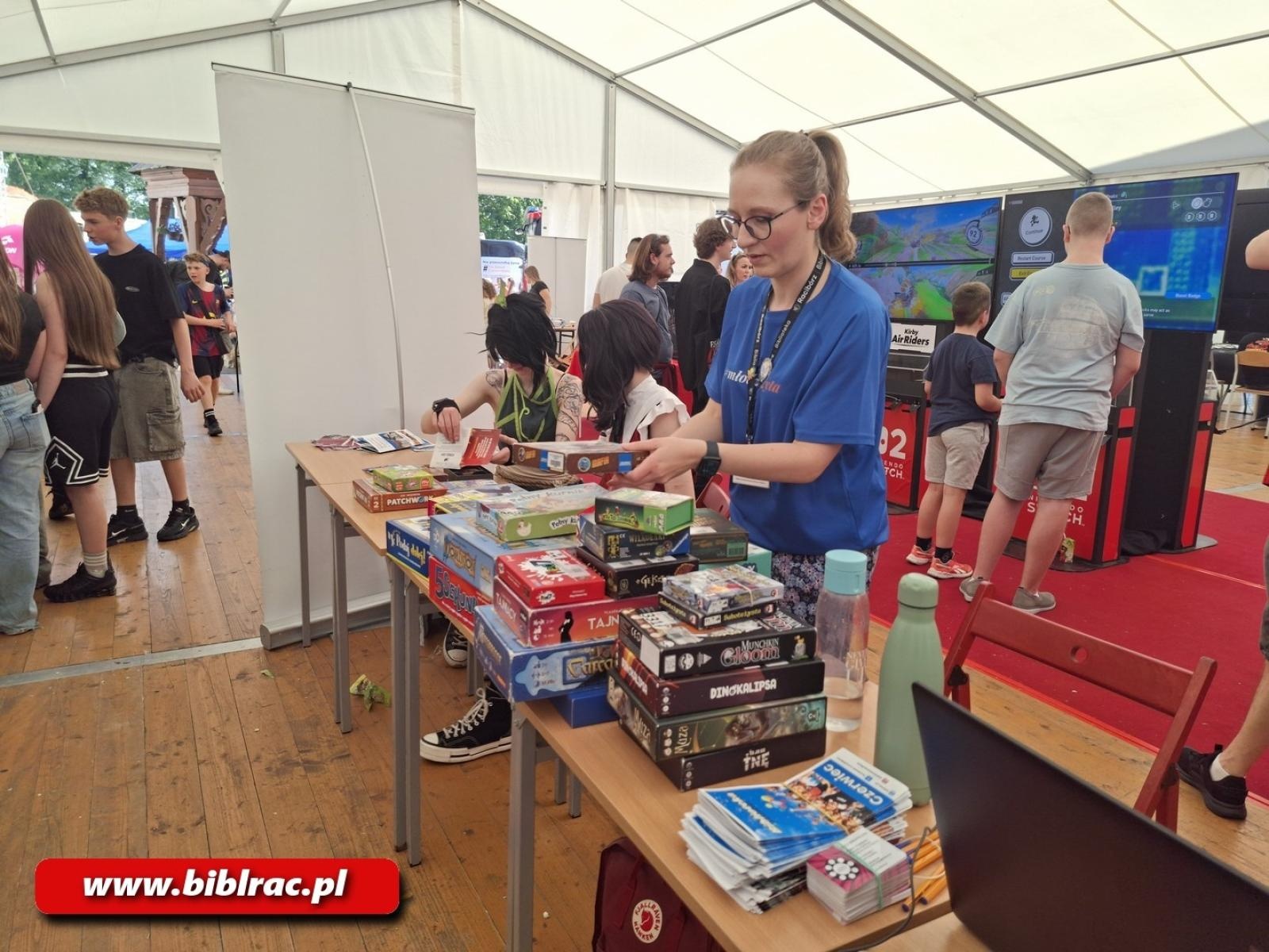 Zdjęcie w galerii na portalu naszraciborz.pl: Z książką w terenie, czyli biblioteka na miejskich wydarzeniach wiadomości z regionu