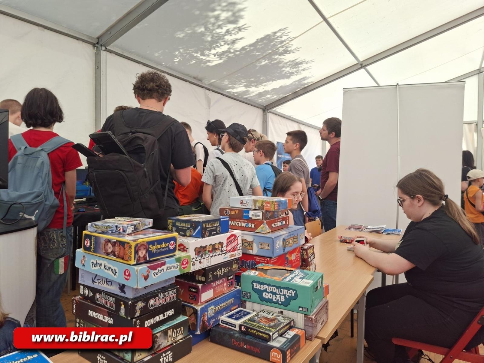Zdjęcie w galerii na portalu naszraciborz.pl: Z książką w terenie, czyli biblioteka na miejskich wydarzeniach wiadomości z regionu