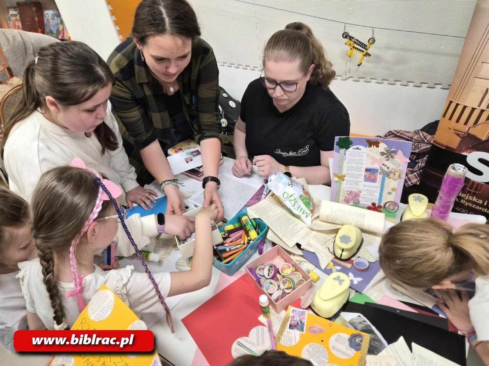 Zdjęcie w galerii na portalu naszraciborz.pl: Z książką w terenie, czyli biblioteka na miejskich wydarzeniach wiadomości z regionu