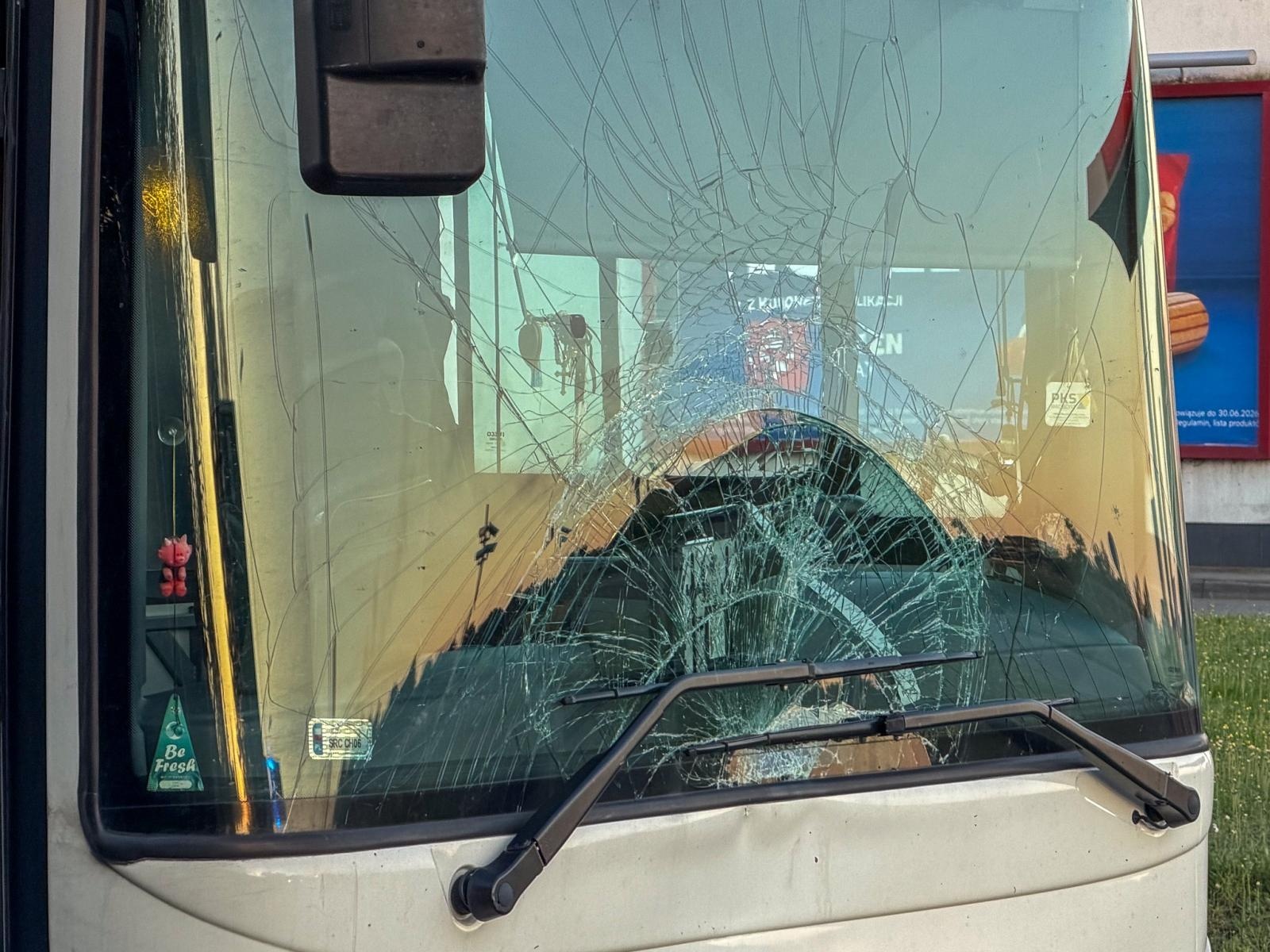 Zdjęcie w galerii na portalu naszraciborz.pl: Potrącenie kobiety na hulajnodze na Rybnickiej. Lądował śmigłowiec LPR [FOTO] wiadomości z regionu