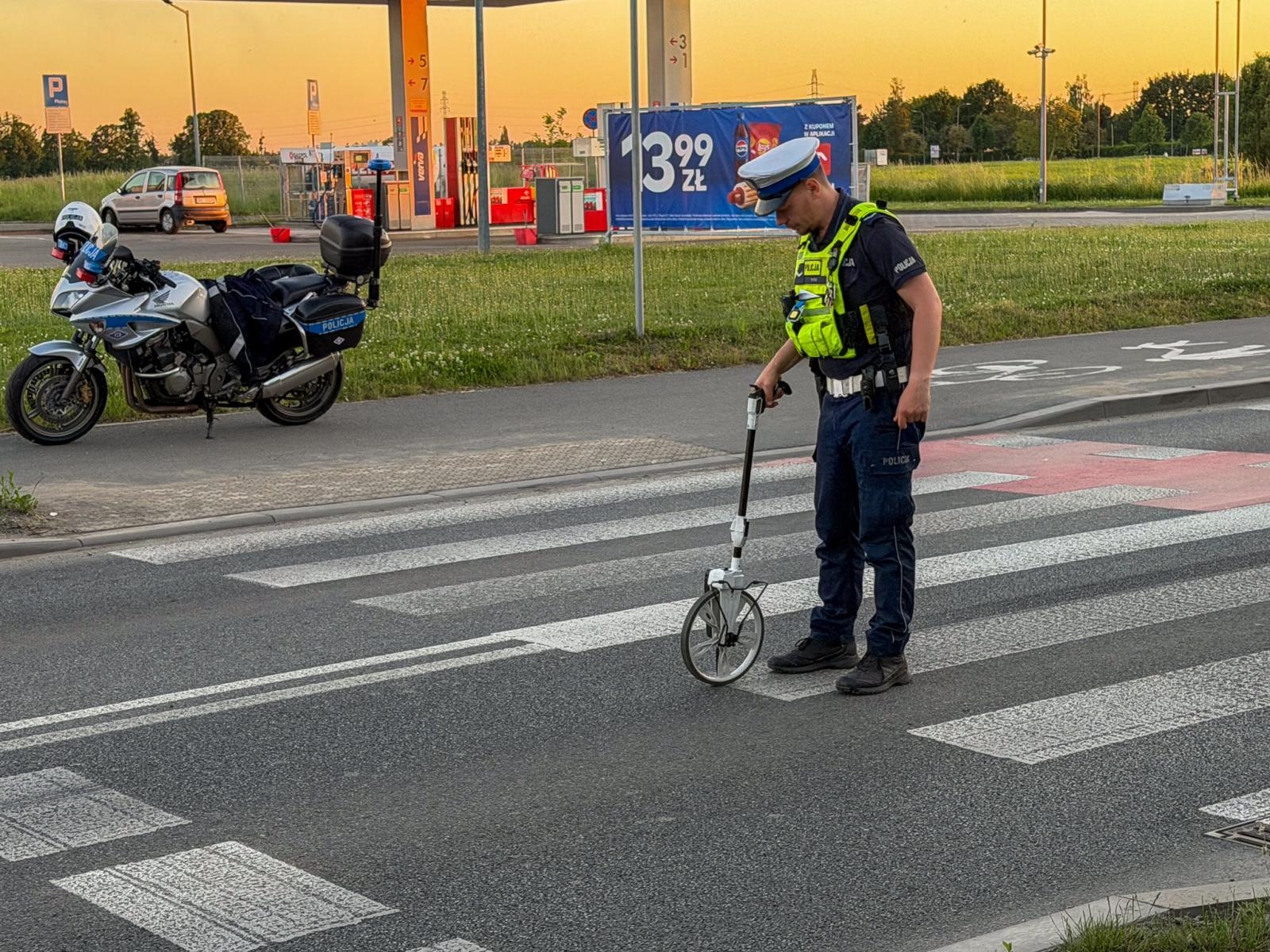 Zdjęcie w galerii na portalu naszraciborz.pl: Potrącenie kobiety na hulajnodze na Rybnickiej. Lądował śmigłowiec LPR [FOTO] wiadomości z regionu