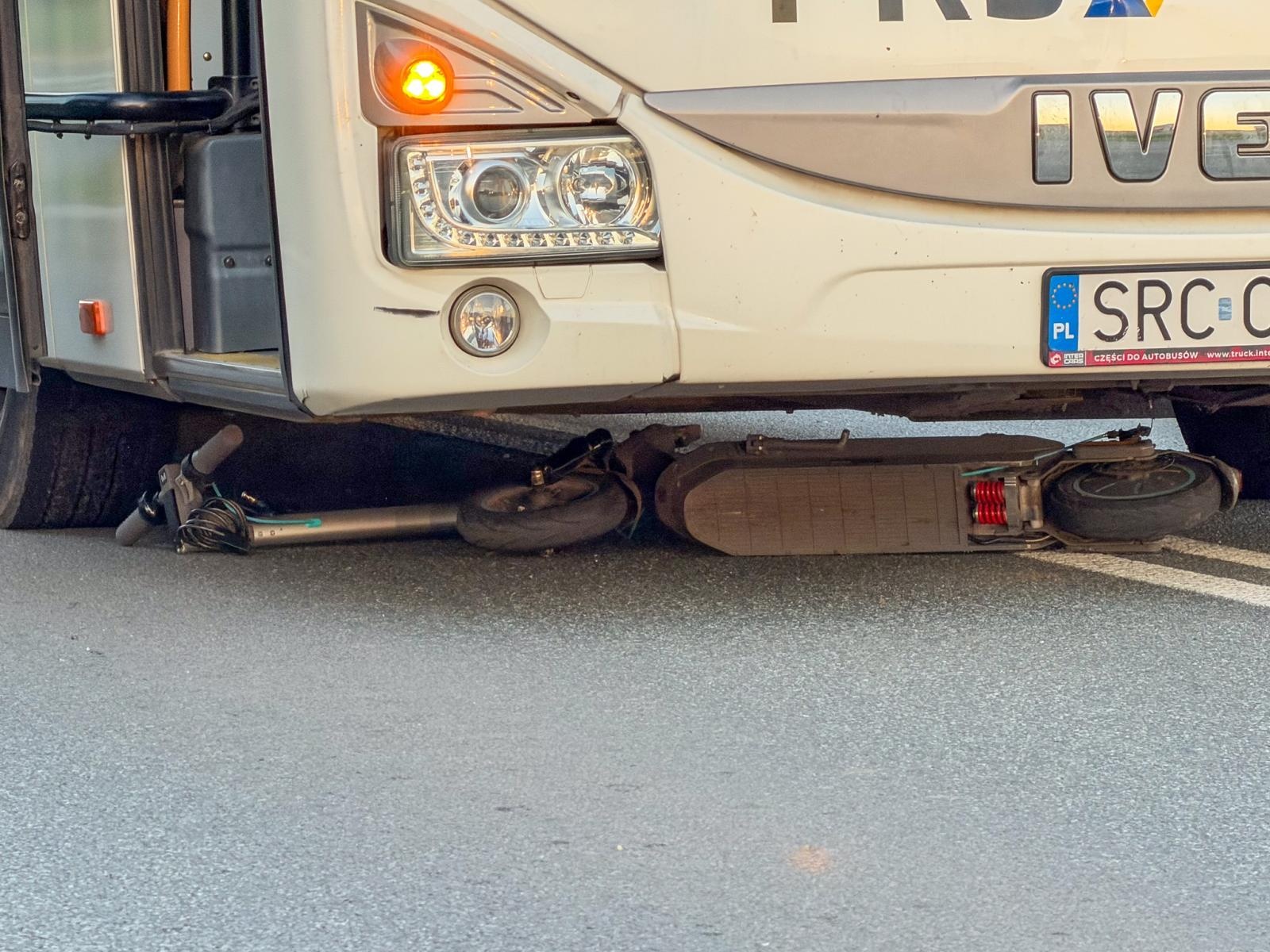 Zdjęcie w galerii na portalu naszraciborz.pl: Potrącenie kobiety na hulajnodze na Rybnickiej. Lądował śmigłowiec LPR [FOTO] wiadomości z regionu