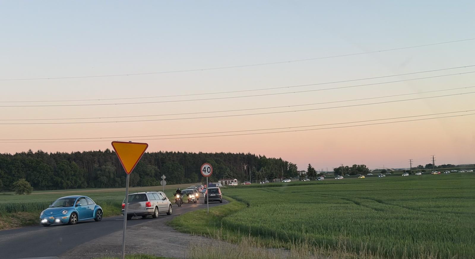 Zdjęcie w galerii na portalu naszraciborz.pl: Potrącenie kobiety na hulajnodze na Rybnickiej. Lądował śmigłowiec LPR [FOTO] wiadomości z regionu