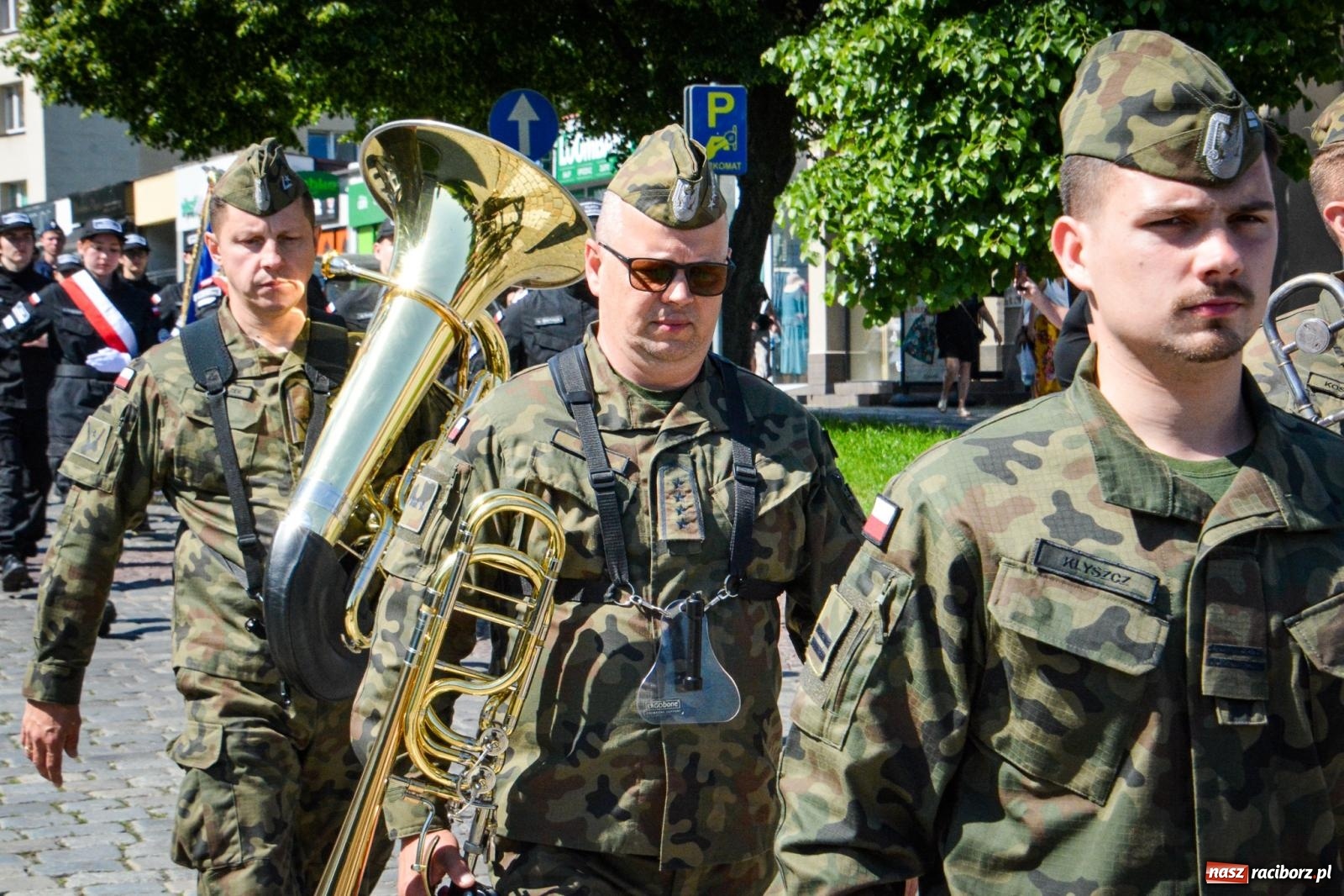 Zdjęcie w galerii na portalu naszraciborz.pl: Uroczyste ślubowanie klas mundurowych Zespołu Szkół Ekonomicznych na dziedzińcu zamku w Raciborzu wiadomości z regionu