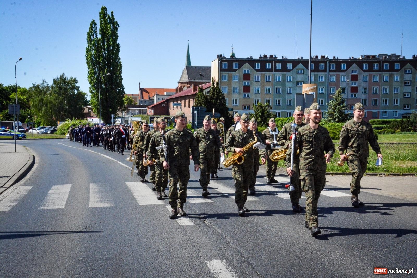 Zdjęcie w galerii na portalu naszraciborz.pl: Uroczyste ślubowanie klas mundurowych Zespołu Szkół Ekonomicznych na dziedzińcu zamku w Raciborzu wiadomości z regionu