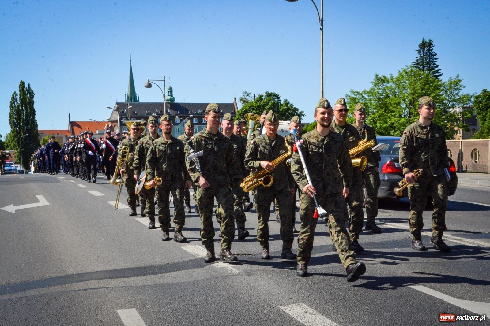 Zdjęcie w galerii na portalu naszraciborz.pl: Uroczyste ślubowanie klas mundurowych Zespołu Szkół Ekonomicznych na dziedzińcu zamku w Raciborzu wiadomości z regionu