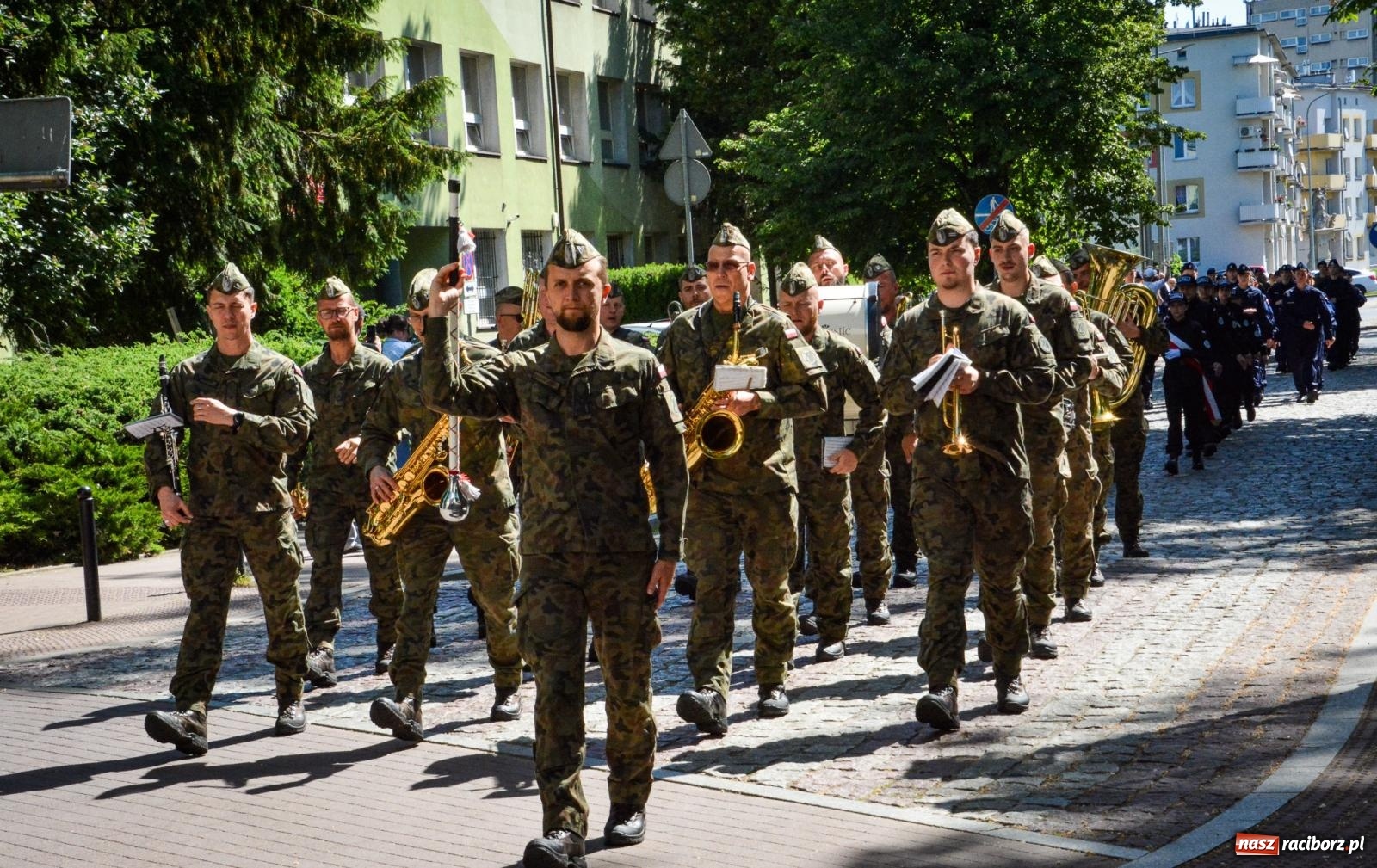Zdjęcie w galerii na portalu naszraciborz.pl: Uroczyste ślubowanie klas mundurowych Zespołu Szkół Ekonomicznych na dziedzińcu zamku w Raciborzu wiadomości z regionu