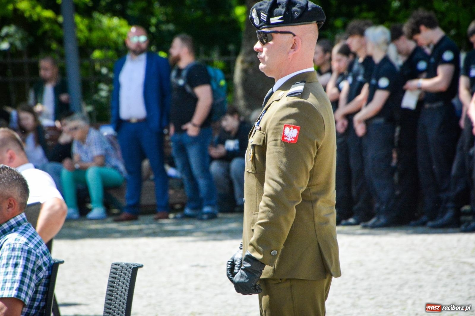 Zdjęcie w galerii na portalu naszraciborz.pl: Uroczyste ślubowanie klas mundurowych Zespołu Szkół Ekonomicznych na dziedzińcu zamku w Raciborzu wiadomości z regionu